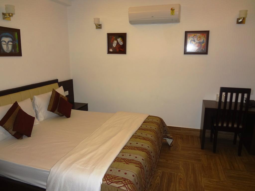 Rr Residency Hotel Делхи Екстериор снимка