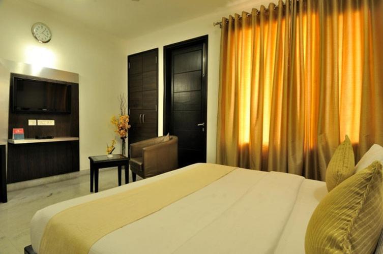 Rr Residency Hotel Делхи Екстериор снимка