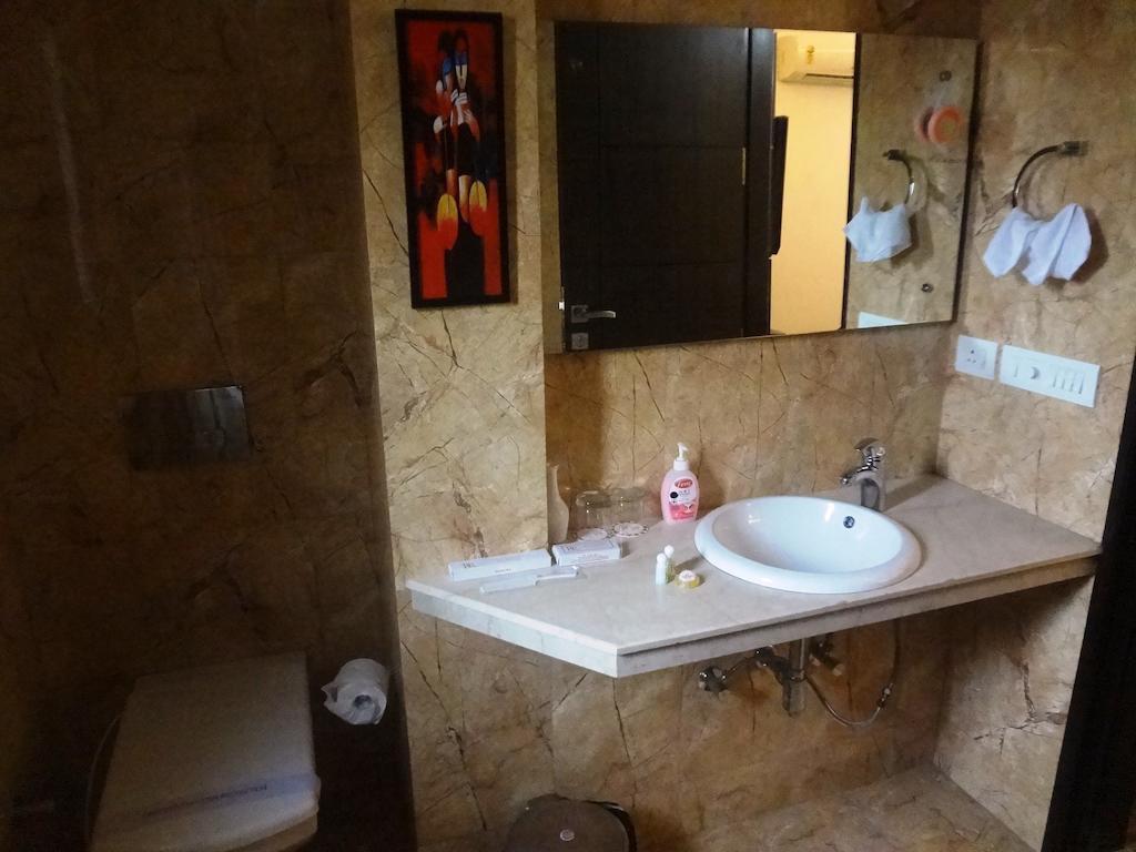 Rr Residency Hotel Делхи Екстериор снимка