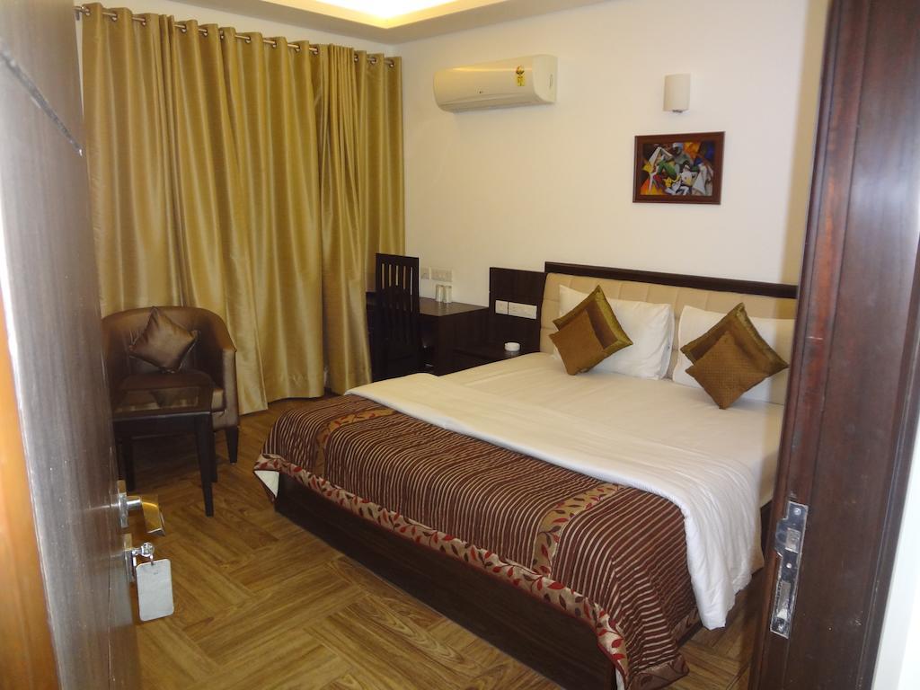 Rr Residency Hotel Делхи Екстериор снимка