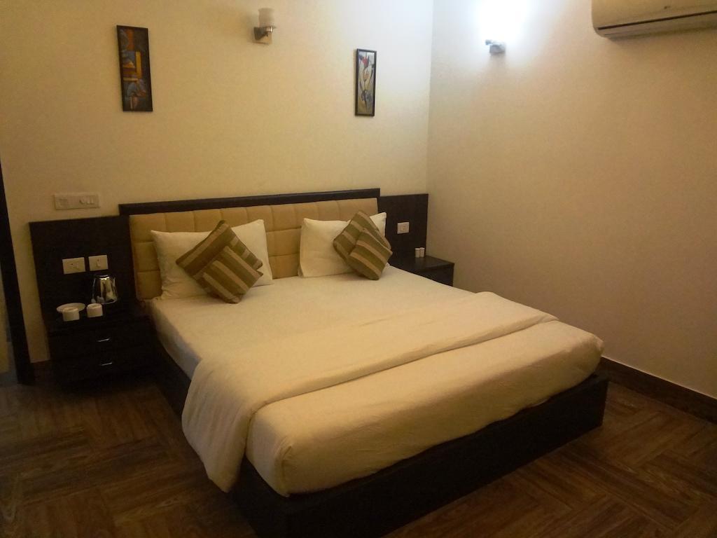 Rr Residency Hotel Делхи Екстериор снимка