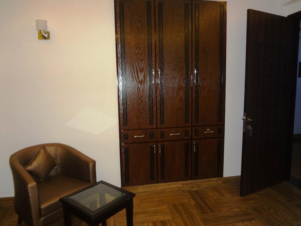 Rr Residency Hotel Делхи Екстериор снимка